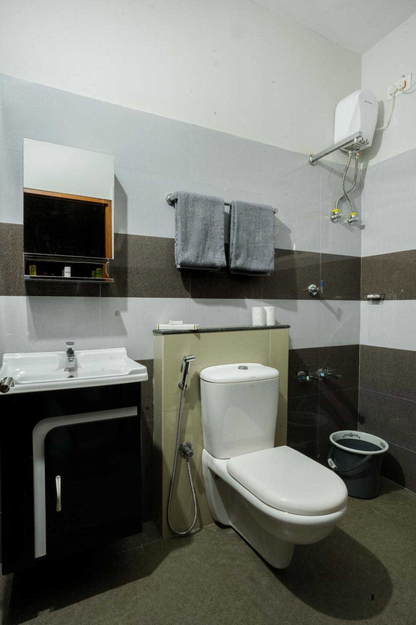Swapna Home Suites Nedumbassery Eksteriør billede